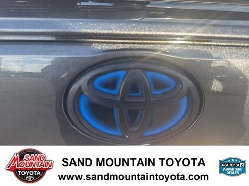 Used 2022 Toyota RAV4 XLE image 11