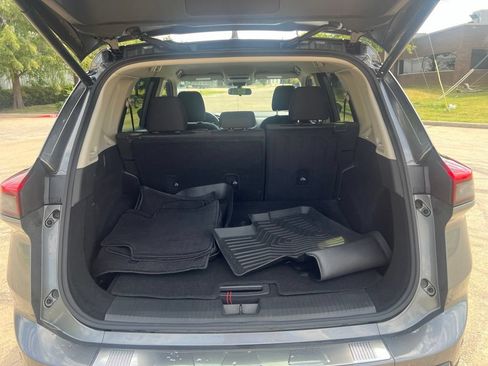 Used 2024 Nissan Rogue SV FWD image 11