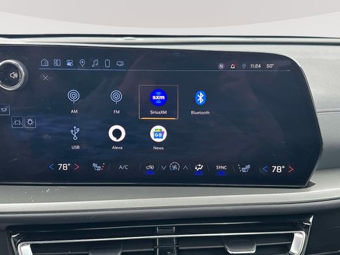 Used 2025 Chevrolet Traverse LT w/ Sun and Wheel Package image 10