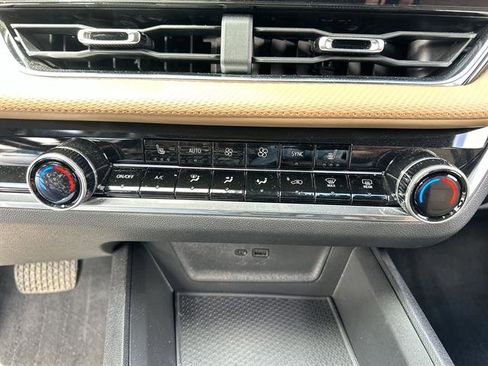 Used 2025 Chevrolet Equinox ACTIV w/ Safety and Technology Package image 16