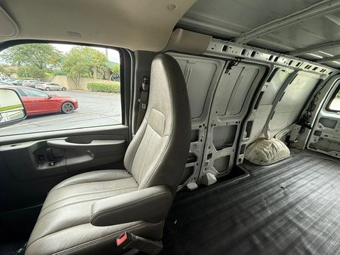 Used 2015 Chevrolet Express 2500 image 26