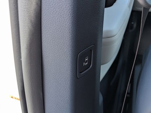 New 2026 Kia Carnival EX FWD image 18