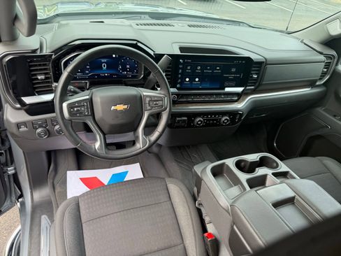 Used 2023 Chevrolet Silverado 1500 LT w/ Convenience Package II AWD/4WD image 21