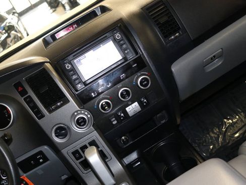 Used 2017 Toyota Sequoia Limited w/ Safety & Convenience Package AWD/4WD image 24