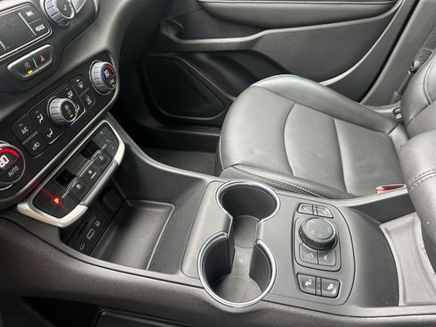 Used 2024 GMC Terrain SLT image 42