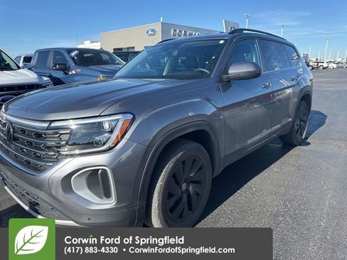 Used 2024 Volkswagen Atlas SE image 2
