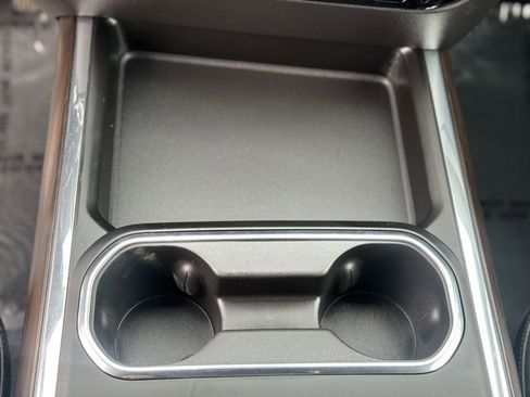 Used 2024 GMC Sierra 2500 SLT w/ SLT Convenience Package image 17