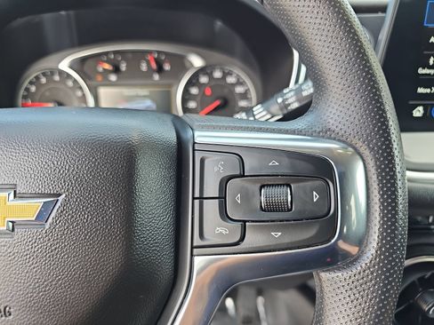 Used 2025 Chevrolet Blazer LT FWD image 17