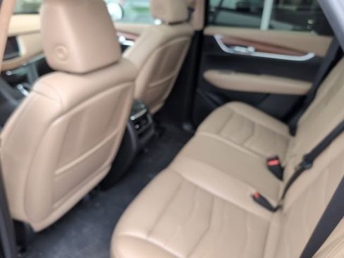 Used 2017 Cadillac XT5 Platinum w/ Driver Assist Package image 4