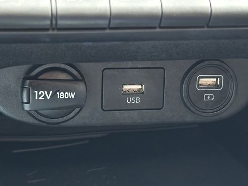 Used 2023 Hyundai Elantra Limited image 29