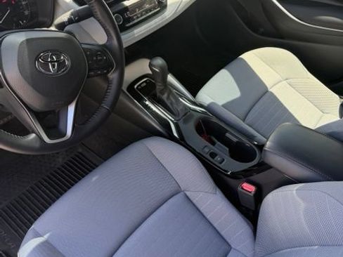 Used 2025 Toyota Corolla SE FWD image 2