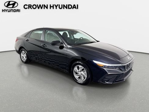 Certified 2026 Hyundai Elantra SE FWD image 3