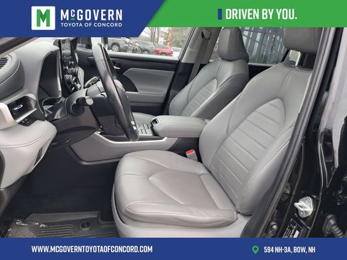 Used 2021 Toyota Highlander XLE image 9