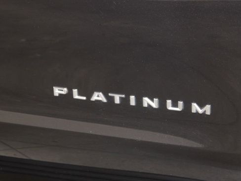 Used 2025 Ford Expedition Platinum image 13