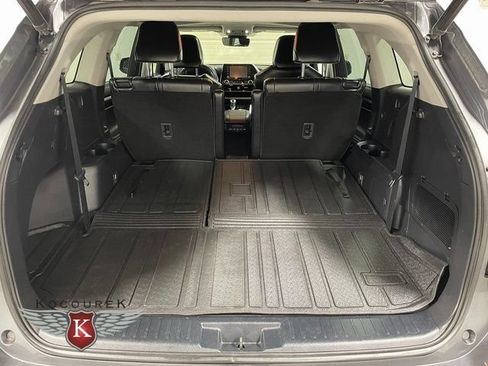 Used 2022 Toyota Highlander XLE AWD/4WD image 26