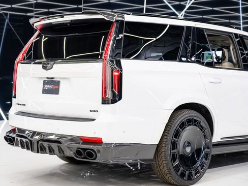 Used 2024 Cadillac Escalade Sport Platinum w/ LPO, ONYX Package image 13