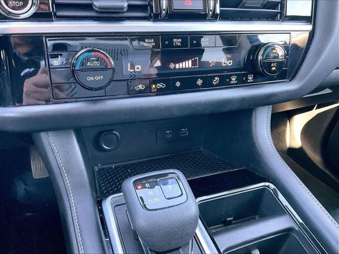 Used 2022 Nissan Pathfinder SV AWD/4WD image 25