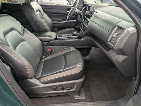 Used 2023 Nissan Pathfinder SL w/ Black Appearance Package AWD/4WD image 25