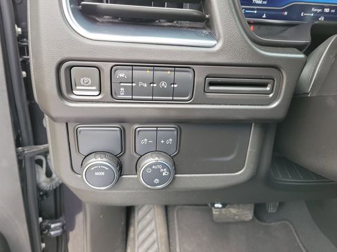 Used 2023 Chevrolet Suburban Premier image 20