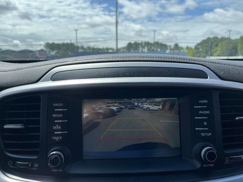 Used 2019 Kia Sorento L image 12