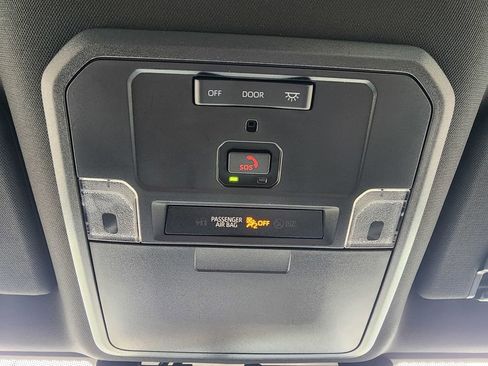 Used 2025 Toyota Tacoma SR5 AWD/4WD image 22