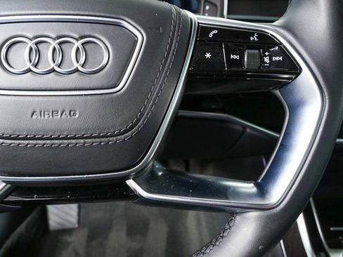 Used 2022 Audi A8 L 3.0T image 11