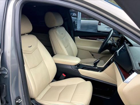 Used 2018 Cadillac XT5 Luxury FWD image 8