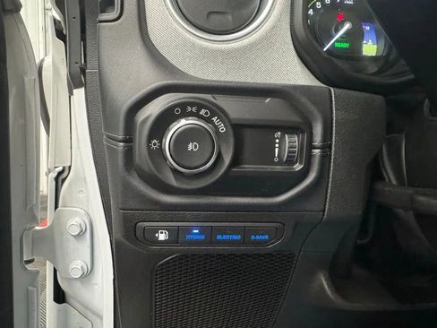 Used 2025 Jeep Wrangler Unlimited Sahara w/ Safety Group image 10