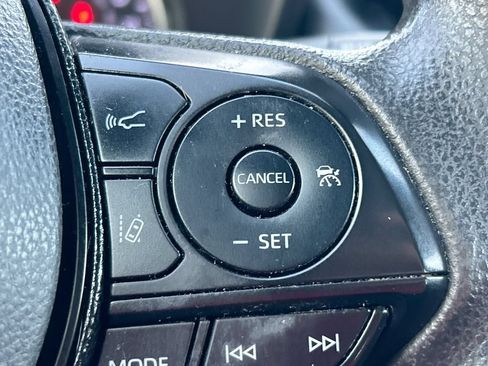 Used 2021 Toyota RAV4 LE FWD image 17