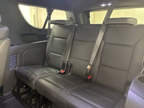 Used 2023 GMC Yukon XL SLT AWD/4WD image 18