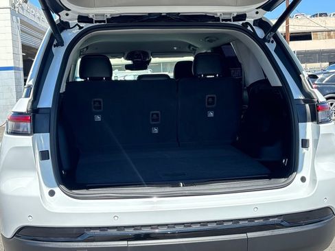 Used 2023 Jeep Grand Cherokee Limited w/ Black Appearance Package image 25