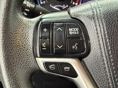 Used 2015 Toyota Highlander LE image 11