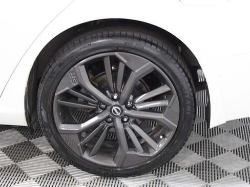 Used 2023 Nissan Altima 2.5 SR w/ SR Premium Package AWD/4WD image 18