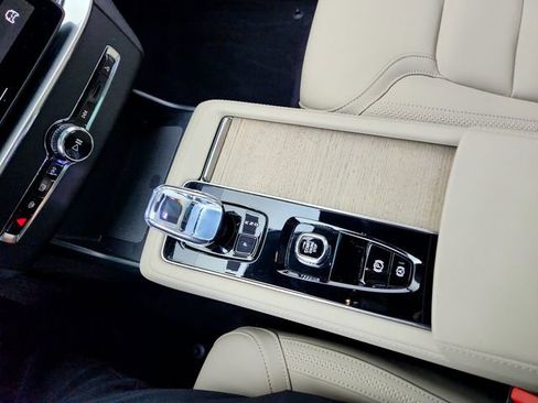 Certified 2026 Volvo XC90 B6 Plus w/ Protection Package Premier image 22