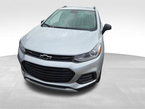 Used 2019 Chevrolet Trax LT w/ Sun & Sound Package FWD image 6