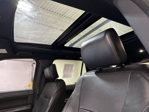Used 2018 Ford Expedition XLT w/ Equipment Group 202A AWD/4WD image 20