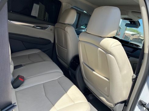 Used 2017 Cadillac XT5 Luxury w/ Driver Awareness Package AWD/4WD image 34