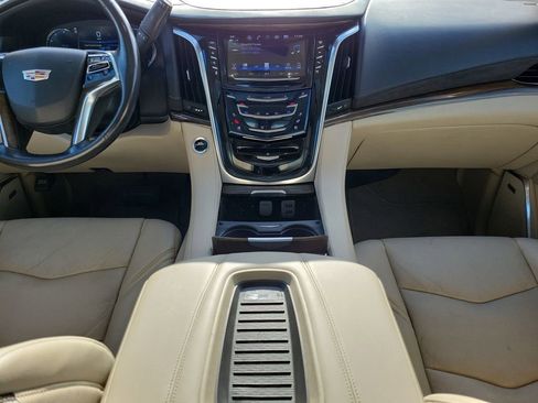 Used 2019 Cadillac Escalade Luxury image 15
