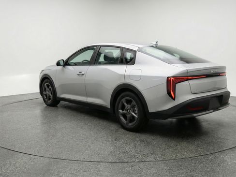 Used 2025 Kia K4 LXS image 6