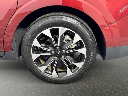 Certified 2024 Kia Carnival EX FWD image 31