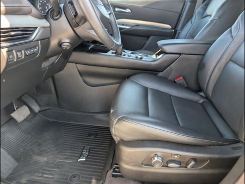 Used 2023 Cadillac XT4 Premium Luxury w/ Technology Package FWD image 11