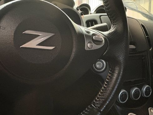 Used 2017 Nissan 370Z Coupe RWD image 23