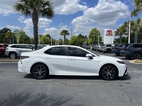 Used 2023 Toyota Camry SE FWD image 11