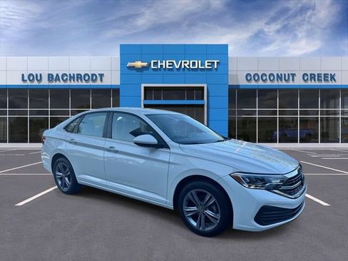 Used 2024 Volkswagen Jetta SE FWD image 2
