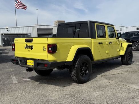Used 2024 Jeep Gladiator Willys image 5