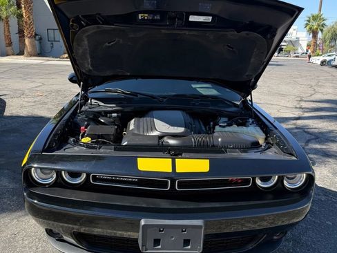 Used 2018 Dodge Challenger R/T w/ Driver Convenience Group image 21