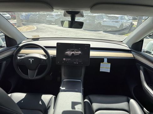 Used 2023 Tesla Model Y Long Range image 10