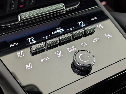 Certified 2025 Porsche Cayenne Coupe image 34