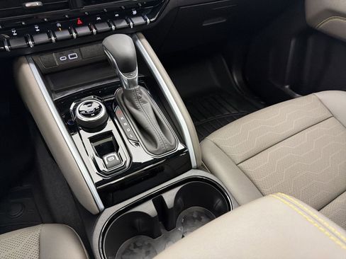 Used 2024 Chevrolet Colorado ZR2 w/ ZR2 Convenience Package III image 17