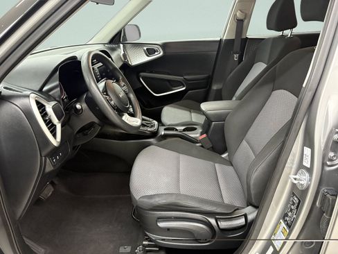 Used 2023 Kia Soul LX w/ Option Group 015 FWD image 11